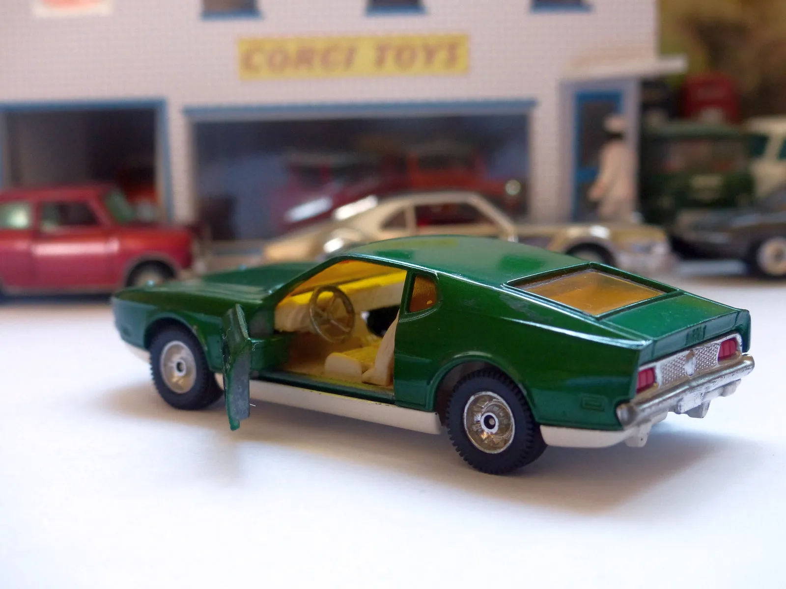 329 Ford Mustang Mach 1 in green