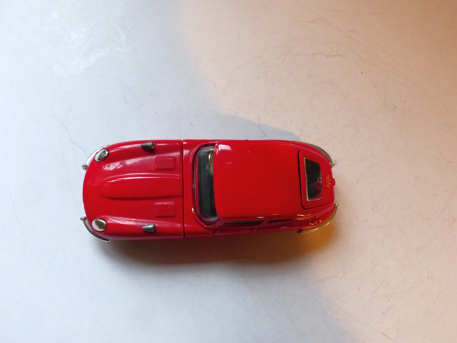 374 Jaguar E Type 4.2 in red