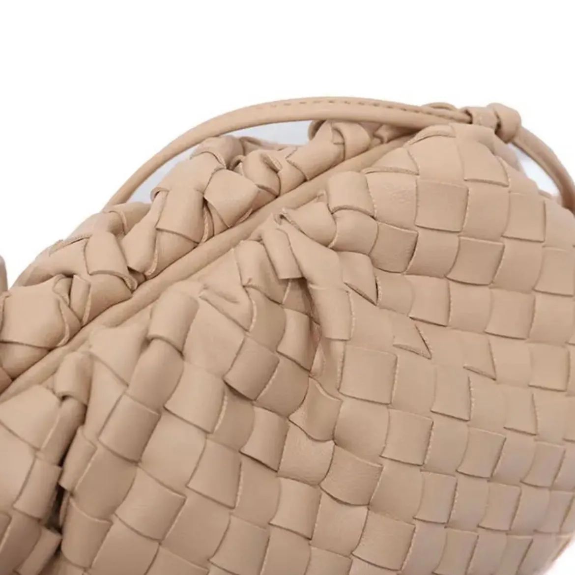 CLOUD CLUTCH BAG NUDE
