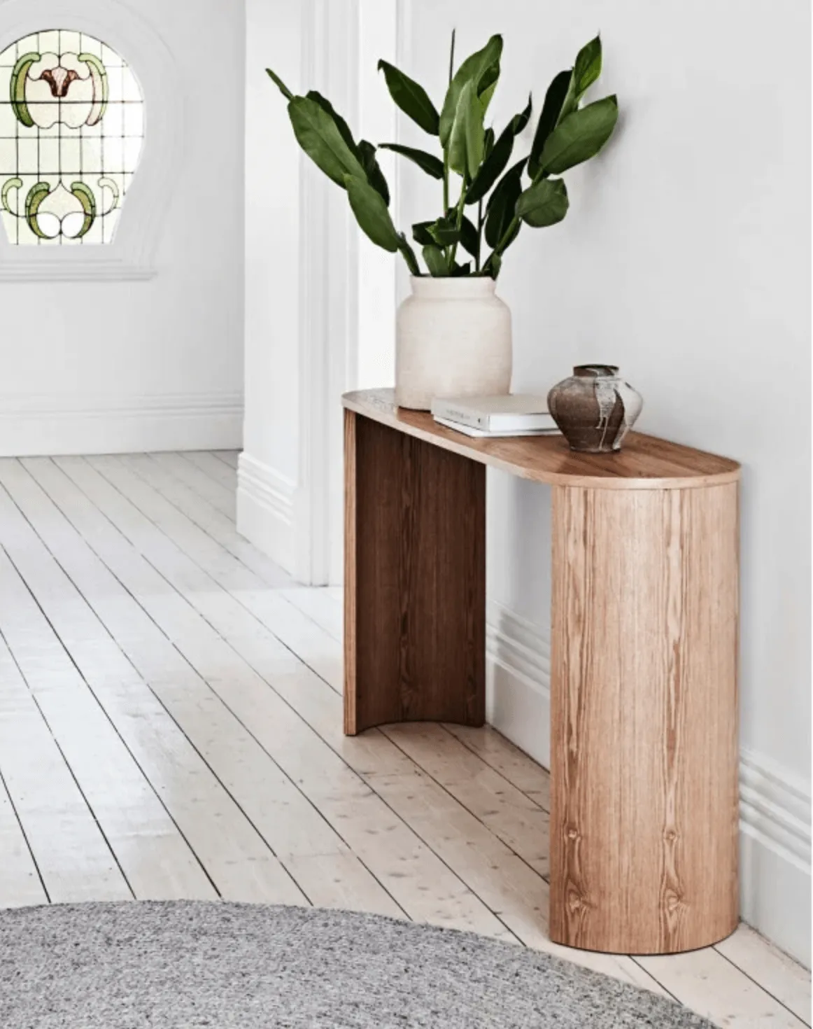 GLOBEWEST CLASSIQUE OVAL CONSOLE